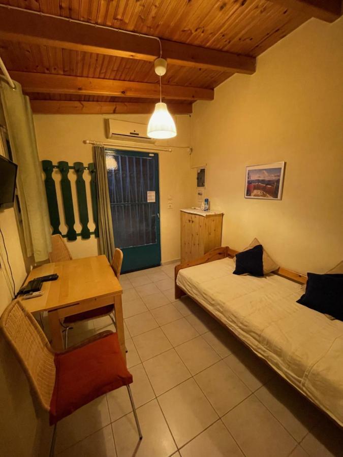 Maria'S Haus In Artemida Apartment Exterior photo