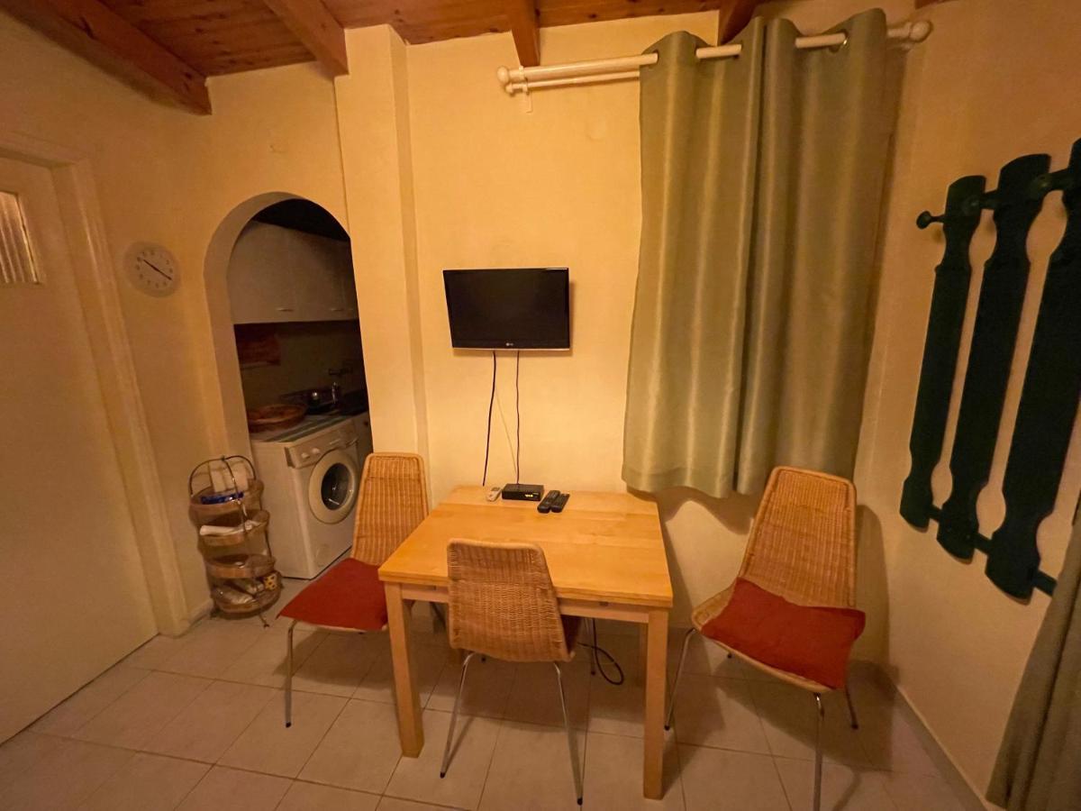 Maria'S Haus In Artemida Apartment Exterior photo