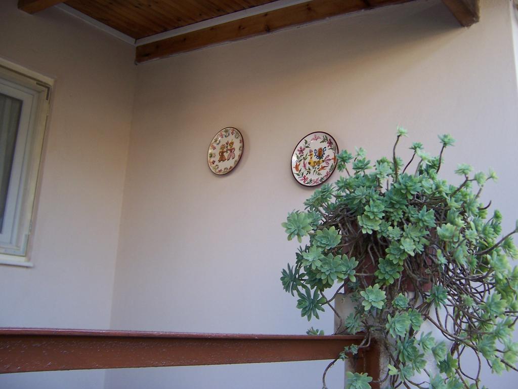 Maria'S Haus In Artemida Apartment Exterior photo