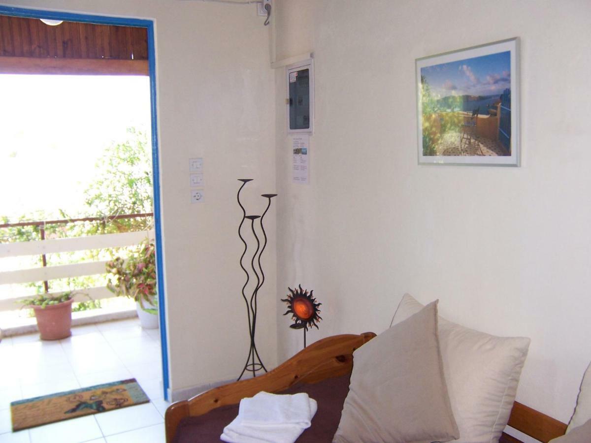 Maria'S Haus In Artemida Apartment Exterior photo